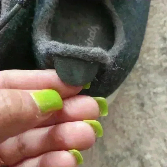 Allbirds Womens Dark Gray Wool Runner 9 - Picture 10 of 14